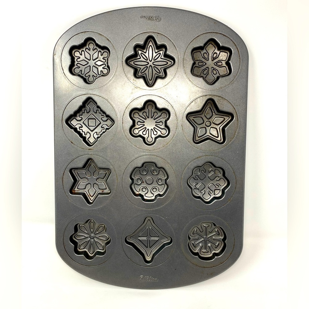 Wilton Holiday Shapes Non-Stick Cookie Pan, 12-Cavity